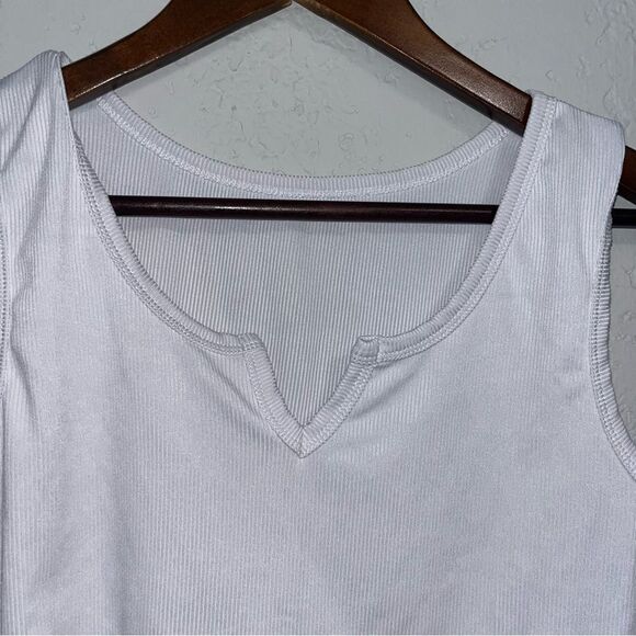 White Cropped Ribbed Tank Top - Picture 3 of 7